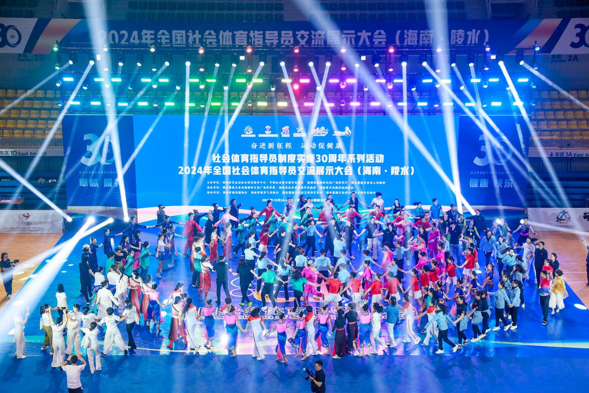 记者：曼联想3000万镑卖掉霍伊伦，在和潜在俱乐部谈判